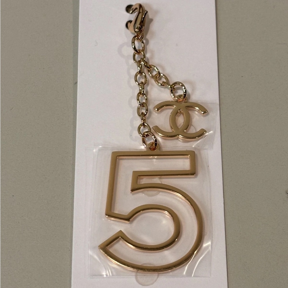 Chanel no 5 charm